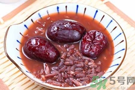 寒露手腳冰涼喝什么好？手腳發(fā)涼喝三紅湯有什么好處？