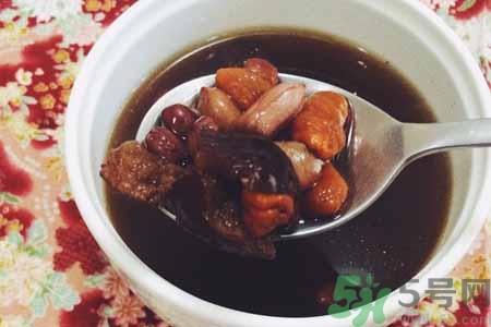 寒露手腳冰涼喝什么好？手腳發(fā)涼喝三紅湯有什么好處？