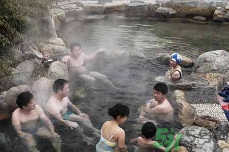 血糖高的人可以泡溫泉嗎？血糖高的人泡溫泉需要注意什么？