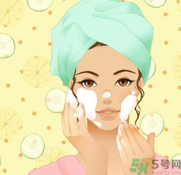 敷完面膜要用洗面奶洗臉嗎？敷完面膜可以用清水洗臉嗎？