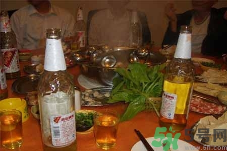 吃火鍋能喝啤酒嗎？吃火鍋喝啤酒對身體好嗎？