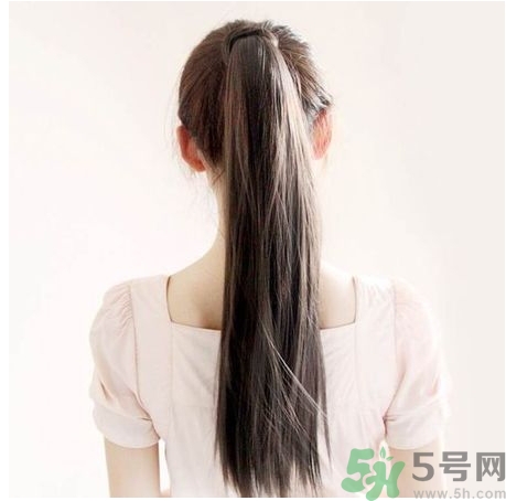 冬天頭發(fā)炸毛怎么辦？冬天頭發(fā)怎么樣減少靜電？