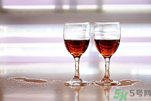 紅酒有沉淀物還能喝嗎,紅酒的沉淀物有影響嗎？