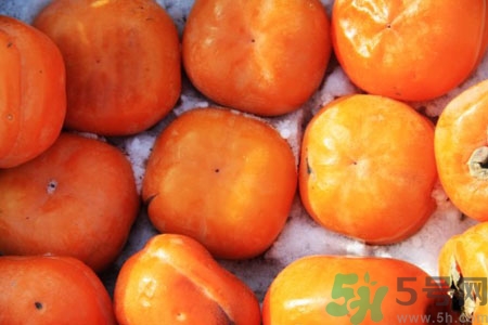 凍柿子一天吃幾個(gè)合適？經(jīng)常吃凍柿子對(duì)身體有什么影響？