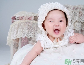 寶寶睡覺翻來覆去是怎么回事？寶寶睡覺喜歡亂動怎么辦？
