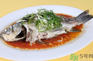 鯽魚死了一夜能吃嗎？鯽魚死了一天能吃嗎？