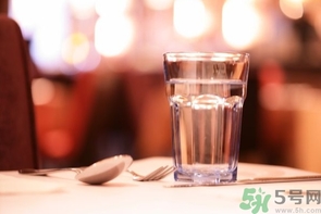 產(chǎn)婦多喝水奶水會(huì)多嗎？產(chǎn)婦多喝水奶水會(huì)稀嗎？