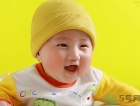 寶寶多大穿鞋子比較好？寶寶多大可以穿鞋？