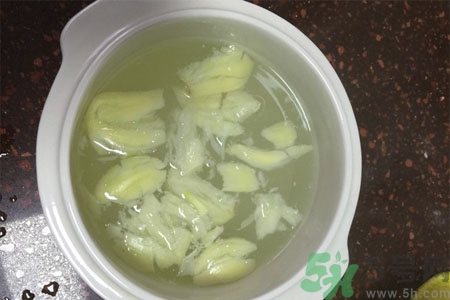 寶寶咳嗽喝大蒜水有用嗎？小孩咳嗽能喝大蒜水嗎？