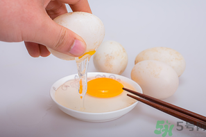 雞蛋和鴨蛋可以一起吃嗎？雞蛋和鴨蛋可以一起炒嗎？