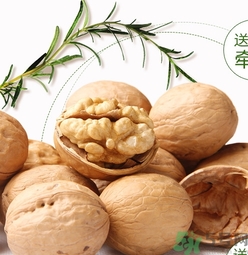 核桃仁皮發(fā)黑能吃嗎？核桃仁皮發(fā)黑怎么回事？