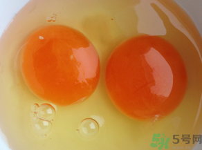 雞蛋黃發(fā)紅是怎么回事？雞蛋黃發(fā)紅可以吃嗎？