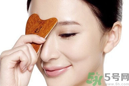 自己在家能面部刮痧嗎？在家怎樣做面部刮痧？