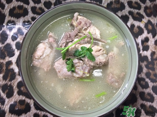 煮排骨用涼水還是熱水？燉排骨用熱水好還是涼水好？