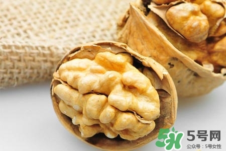 吃核桃可以長頭發(fā)嗎？吃核桃對長頭發(fā)有用嗎？