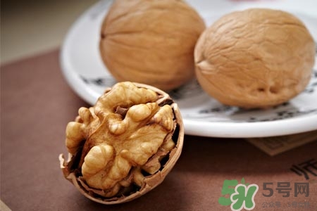 晚上吃核桃會(huì)胖嗎？核桃吃多了會(huì)變胖嗎？