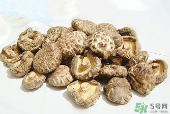 干香菇發(fā)霉了還能吃嗎？干香菇發(fā)霉怎么處理？