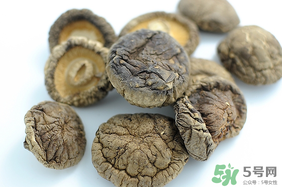 干香菇和鮮香菇的區(qū)別？干香菇和鮮香菇哪個好？