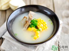 排骨湯為什么是白色的？排骨湯怎么熬成乳白色的？