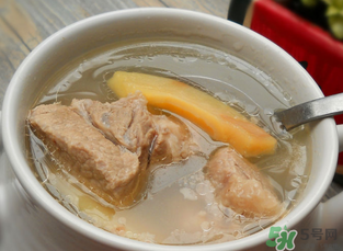排骨湯為什么是白色的？排骨湯怎么熬成乳白色的？