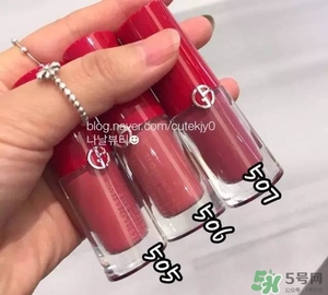 阿瑪尼小胖丁唇釉哪個色最火？阿瑪尼小胖丁唇釉保留了紅管的哪個色？