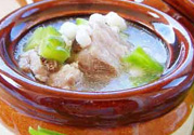 排骨湯為什么是白色的？排骨湯怎么熬成乳白色的？