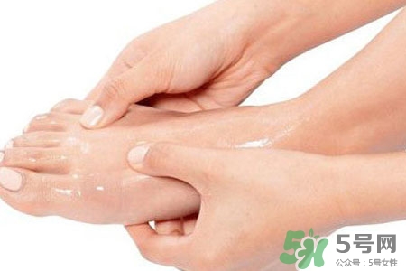 腳趾經(jīng)常抽筋是缺鈣嗎？腳趾抽筋是什么原因？