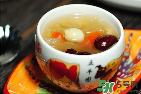 早上空腹喝銀耳紅棗湯好嗎？早上喝銀耳紅棗湯有什么好處？