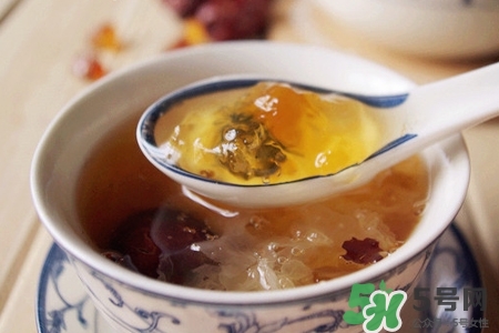 早上空腹喝銀耳紅棗湯好嗎？早上喝銀耳紅棗湯有什么好處？