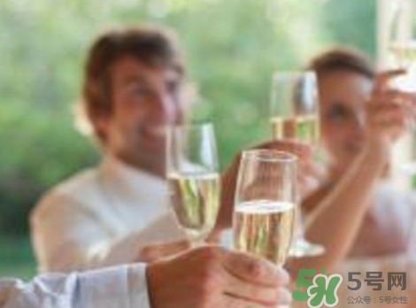 帶牙套能喝酒嗎？帶牙套可不可以喝酒？