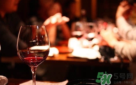 帶牙套能喝酒嗎？帶牙套可不可以喝酒？
