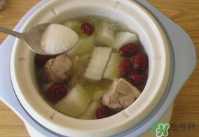 雞肉可以和白蘿卜一起燉湯嗎？雞肉和白蘿卜能一起吃嗎？