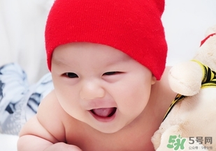 冬天出生的寶寶穿什么衣服？冬天出生的寶寶要準(zhǔn)備什么衣服？