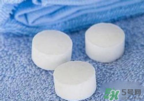 樟腦丸對(duì)跳蚤有用嗎？樟腦丸可以除跳蚤嗎？