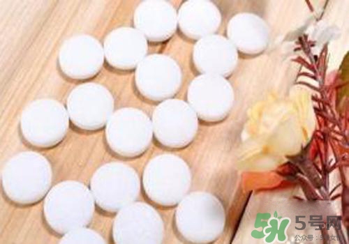 樟腦丸對(duì)跳蚤有用嗎？樟腦丸可以除跳蚤嗎？