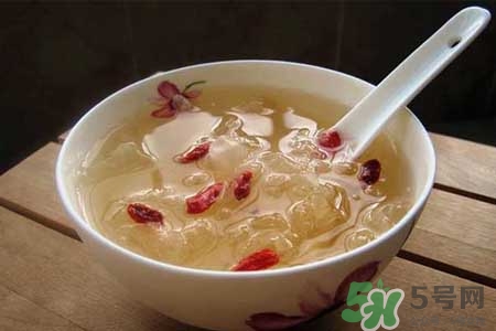 ?銀耳湯經(jīng)常喝有什么好處？經(jīng)常喝銀耳湯有副作用嗎？