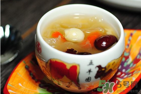 ?銀耳湯經(jīng)常喝有什么好處？經(jīng)常喝銀耳湯有副作用嗎？