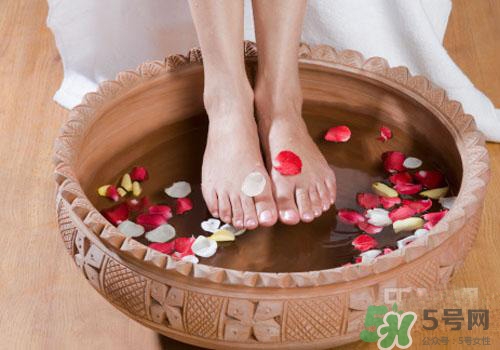 熱水泡腳可以補血嗎？熱水怎么泡腳可以補血？