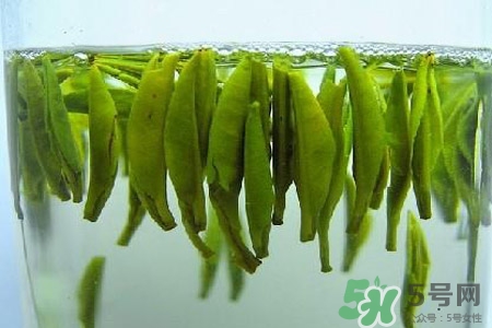 冬天可以喝綠茶嗎？冬天喝綠茶好還是紅茶好？