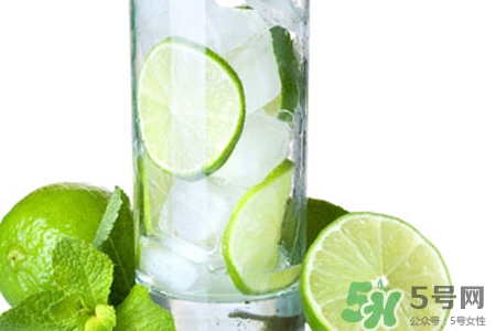 檸檬水可以用熱水泡嗎？檸檬水用涼水泡還是熱水泡？