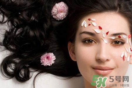 冬天適合什么味道的香水？女人冬天用香水的幾種絕招