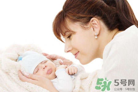 產(chǎn)后可以用普通衛(wèi)生巾嗎？產(chǎn)婦專用衛(wèi)生巾和普通衛(wèi)生巾的區(qū)別