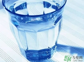 鹽水洗鼻多久見(jiàn)效？鹽水洗鼻一次洗多久？