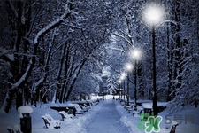 下雪穿什么鞋防滑效果最好？下雪天穿什么鞋子最防滑？