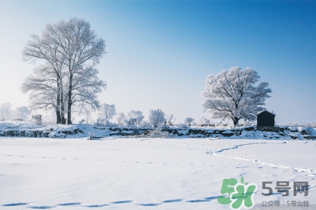 下雪穿什么鞋防滑效果最好？下雪天穿什么鞋子最防滑？