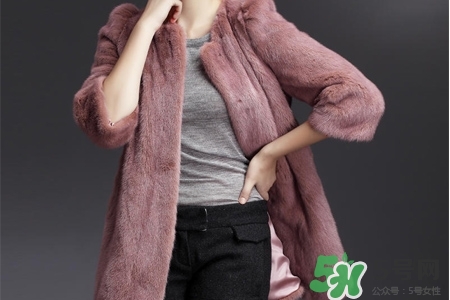 冬天穿羽絨服暖和還是貂皮暖和？貂皮和羽絨服哪個(gè)暖和？