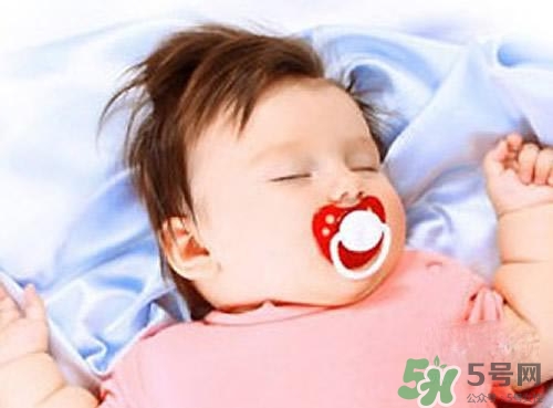 安撫奶嘴乳膠好還是硅膠好？怎么挑選安撫奶嘴？