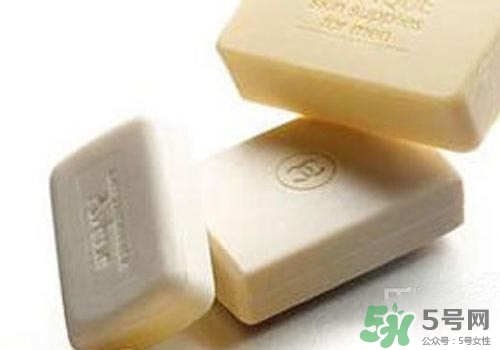 硫磺皂可以洗頭嗎？怎么用硫磺皂洗頭
