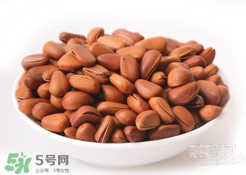 松子和核桃哪個(gè)營(yíng)養(yǎng)價(jià)值更高？松子和核桃哪個(gè)更容易發(fā)胖？