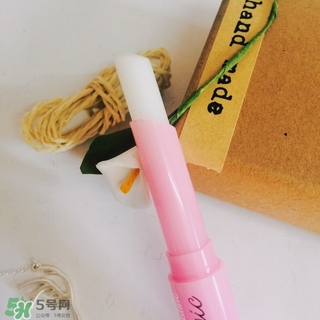 mistine草莓唇膏多少錢？mistine美氏婷草莓變色唇膏價格